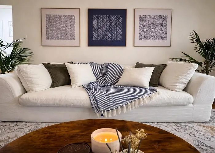 The Reset Space A Minimalist 1br Oasis Чикаго