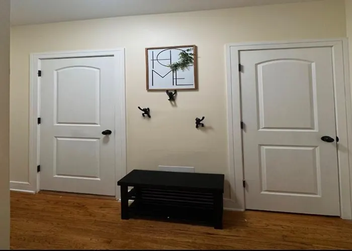 The Reset Space A Minimalist 1br Oasis Апартаменты Чикаго